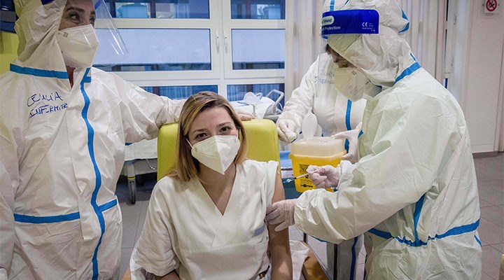 Aşı olan hemşire, 1 hafta sonra koronavirüse yakalandı: Uzmanlar ne diyor?