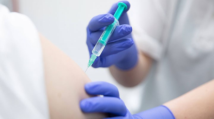 Hollanda'da koronavirüs aşısı yapılmaya başlandı