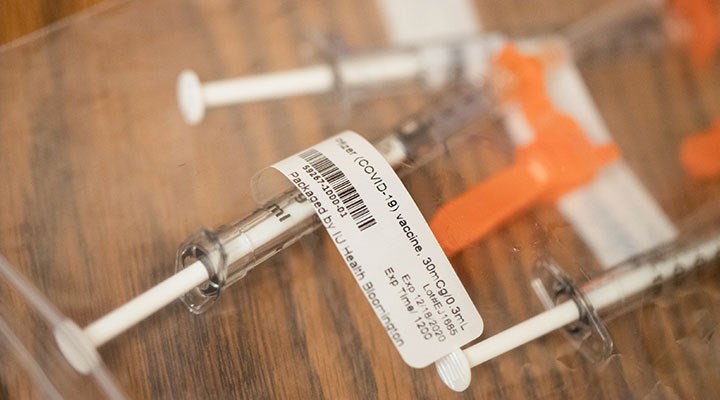 AB, BioNTech ile Pfizer'dan alacağı Covid-19 aşısı miktarını iki katına çıkardı