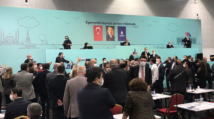 İBB Meclisi’nde gerginlik: CHP'li üyeler salonu terk etti