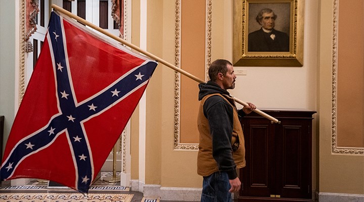 ABD Kongre baskınında konfederasyon bayrağı açan adam gözaltına alındı