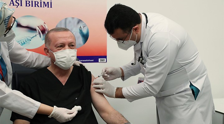 Erdoğan ve AKP yöneticileri koronavirüs aşısı yaptırdı