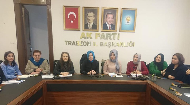 AKP’li Sürmen, hem partide hem de bakanlıkta çalışıyor