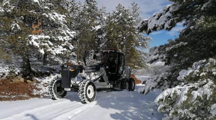 Elazığ'da 94 köy yolu, kar nedeniyle ulaşıma kapandı