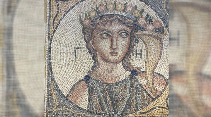 İzmir’de 4 kişi, satmaya çalıştıkları 2 bin yıllık mozaik ile yakalandı