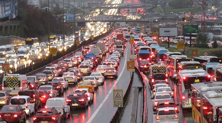 Kısıtlama öncesi İstanbul’da trafik yoğunluğu