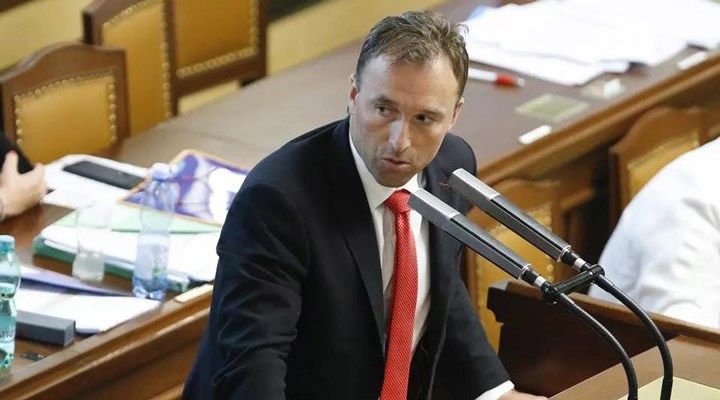Çekya'da Covid-19 kısıtlamalarını ihlal eden milletvekili istifa edeceğini açıkladı