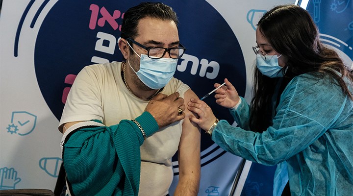 İsrail'de aşılanan 128 bin 600 kişiden sadece 20'sine koronavirüs bulaştı