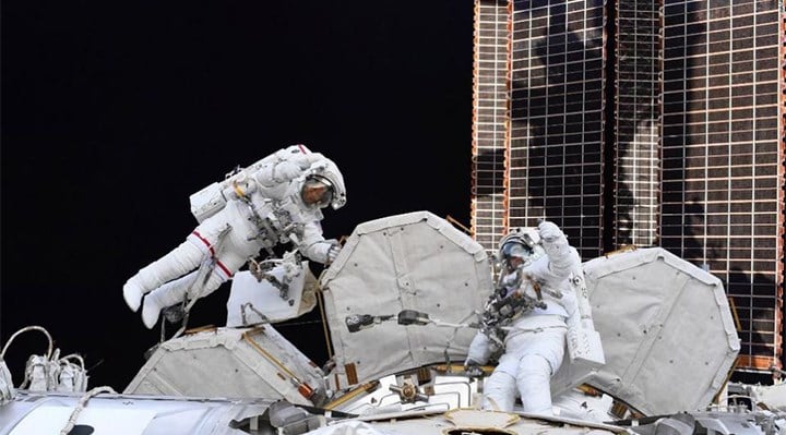 Uluslararası Uzay İstasyonundaki astronotlar uzay yürüyüşüne çıktı