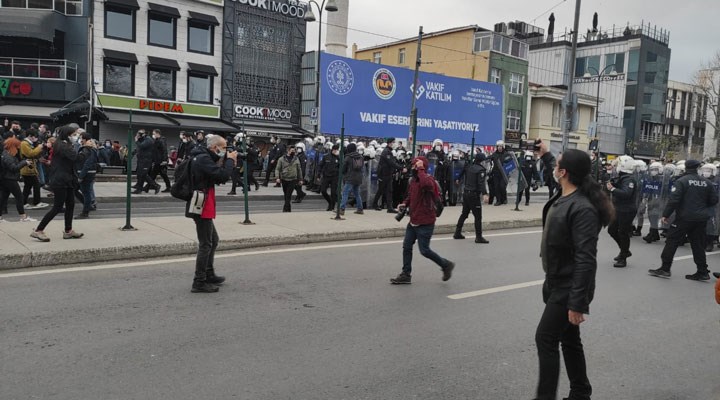 Boğaziçi'ne destek için Kadıköy'de toplananlara polis müdahale etti: 104 gözaltı