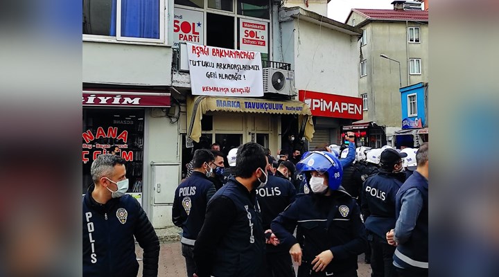 Kemalpaşa'da Boğaziçi açıklaması yapan gençlere polis müdahalesi