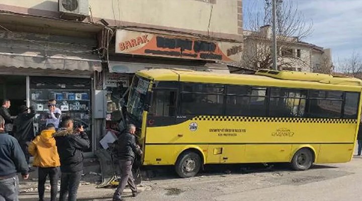 Antep'te özel halk otobüsü büfeye daldı: 1 ölü, 9 yaralı