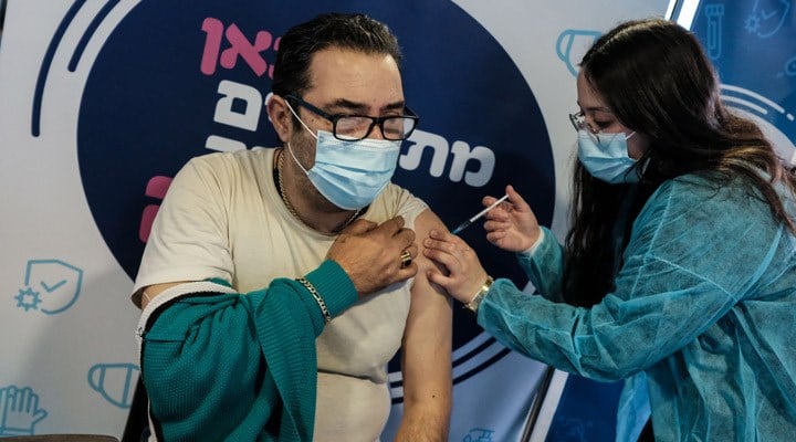 Covid-19 aşısı: İsrail'de yapılan araştırma, bir doz aşının bulaşıcılığı 4 kat azalttığını gösterdi