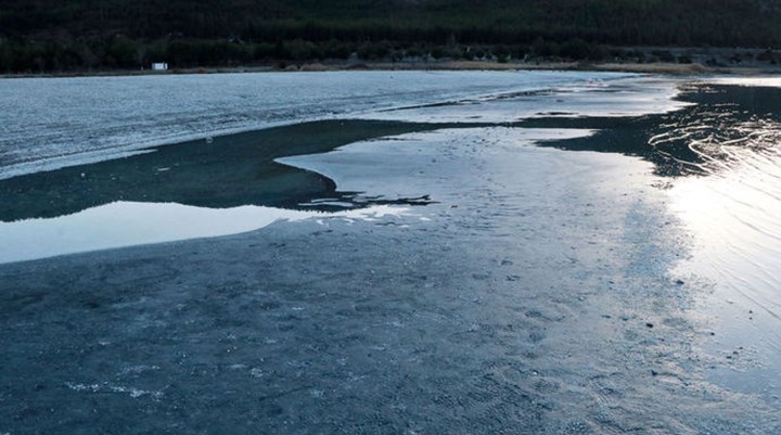 Salda Gölü'nde adacıklar oluştu: Kuruma tehlikesi var