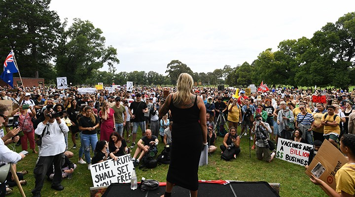 Avustralya’da aşı karşıtları gösteri düzenledi
