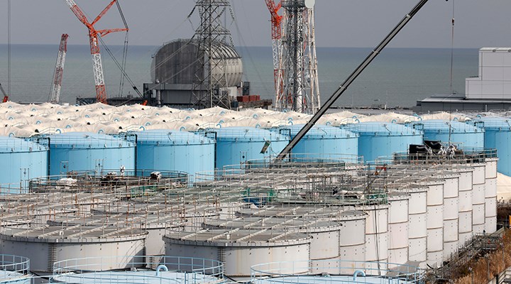 Japonya'daki depremde nükleer santralde radyoaktif suyu koruyan tanklar yerinden oynadı