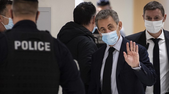 Eski Fransa Cumhurbaşkanı Sarkozy, 3 yıl hapis cezasına çarptırıldı