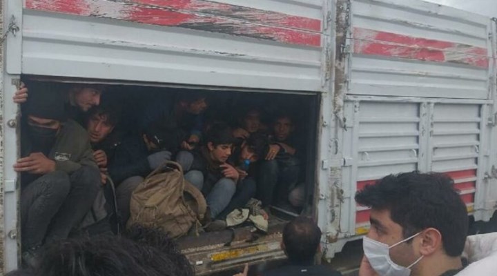 Kaza yapan TIR'dan 114 göçmen çıktı