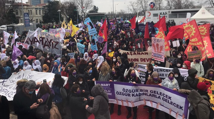 Kadınlar, Kadıköy’de buluştu: Sokakları doldurmaya devam edeceğiz