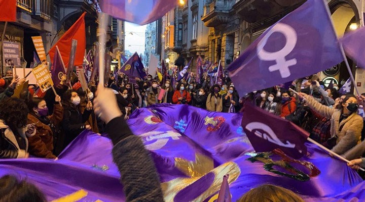 Feminist Gece Yürüyüşü'ne yönelik operasyonda gözaltına alınan kadınlar serbest bırakıldı