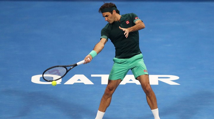 Roger Federer kortlara galibiyetle döndü