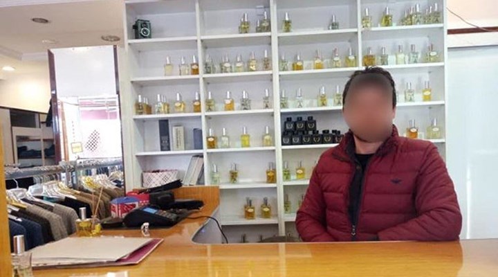 Soyunma kabininde kıyafet deneyen kadını görüntüleyen mağaza sahibi tutuklandı