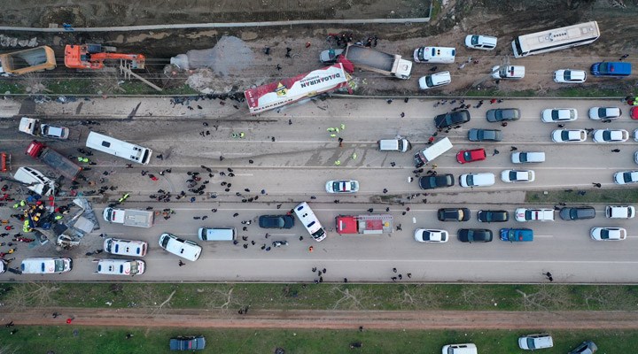 Bursa-Ankara kara yolunda zincirleme trafik kazası: 4 ölü, 20 yaralı