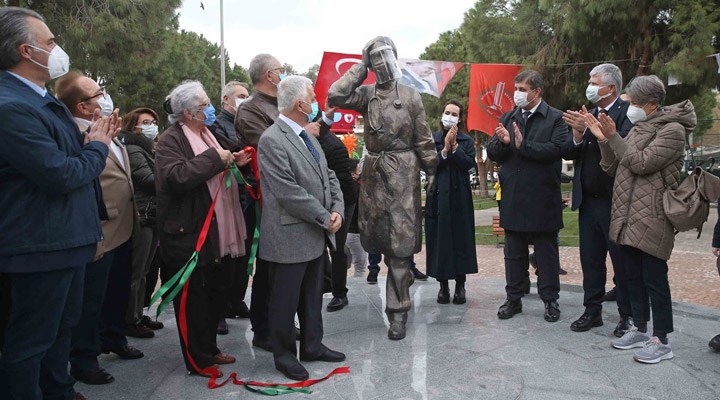 Karşıyaka'da Sağlık Emekçilerine Saygı Anıtı açıldı