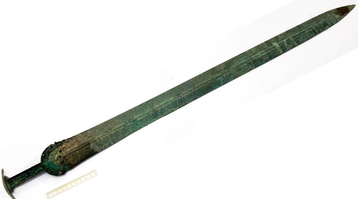 Danimarka’da 3 bin yıllık kılıç bulundu