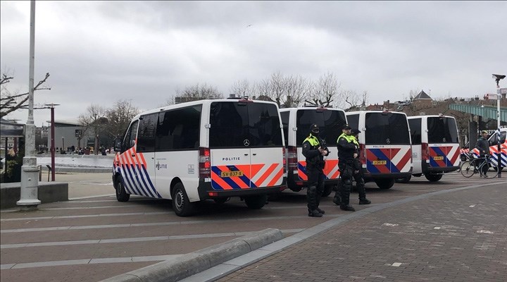Hollanda'da Covid-19 kısıtlamaları 20 Nisan'a kadar uzatıldı