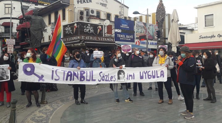 Antalya’da kadınlar İstanbul Sözleşmesi için sokakta