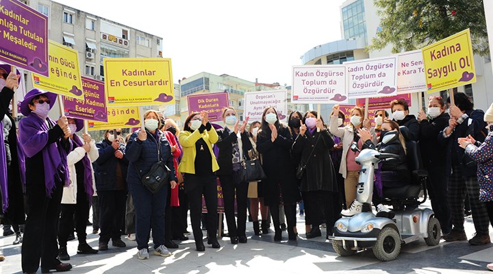 Balçovalı kadınlardan İstanbul Sözleşmesi protestosu