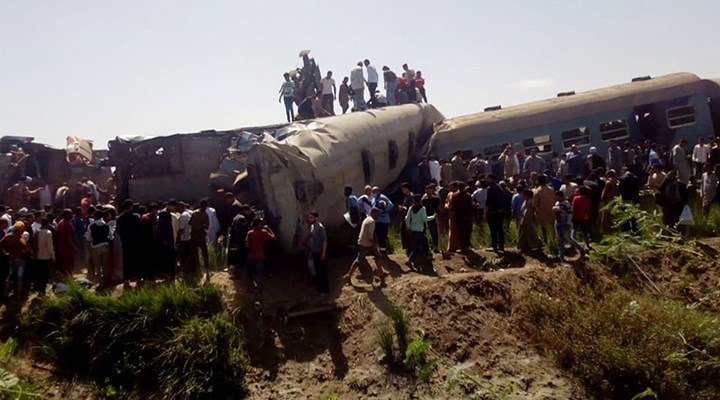 Mısır'da trenler çarpıştı: 32 ölü