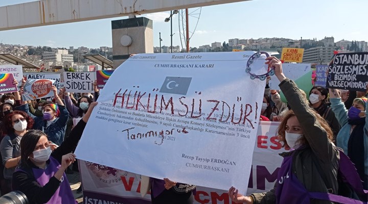 İzmir'de İstanbul Sözleşmesi eylemi: Mücadelemizden bir adım geri durmayacağız!