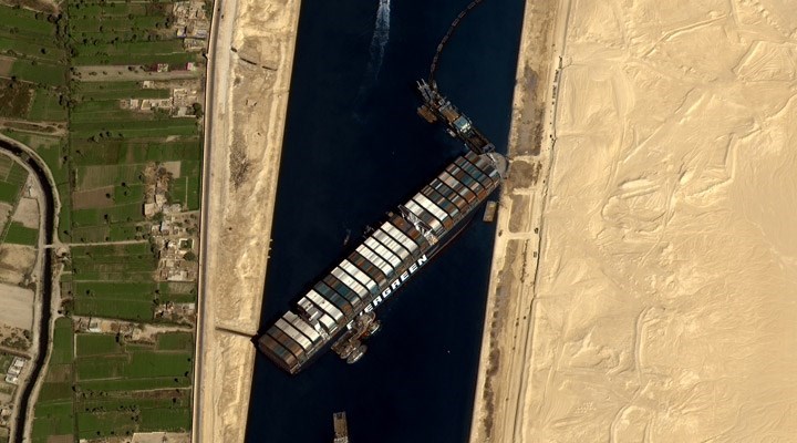 Süveyş Kanalı’nı tıkayan gemi sonunda hareket ettirildi