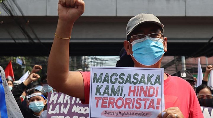 Duterte emrediyor polisler öldürüyor