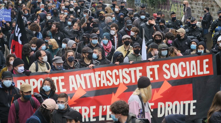 Paris’te ırkçılık ve aşırı sağ, binlerce kişi tarafından protesto edildi
