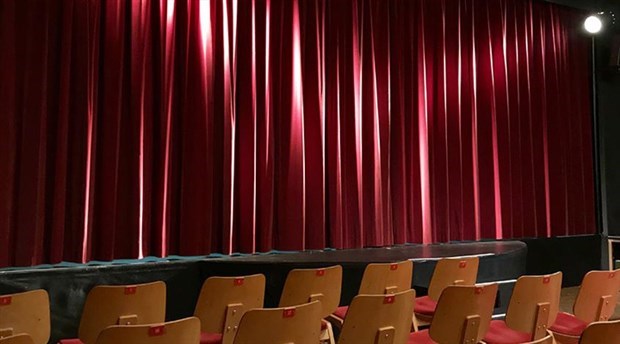 Hollanda’da tiyatroların bazı önlemler alınarak yüzde 50 seyirciyle açılması görüşülüyor