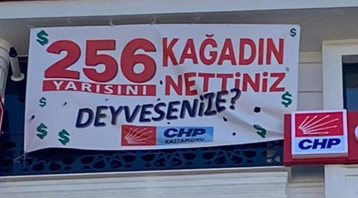 CHP'nin "256 kağadın yarısını nettiniz?" afişi de kaldırıldı