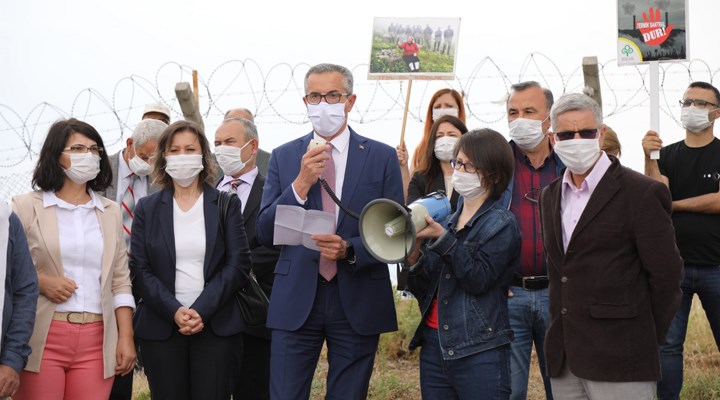 İzmir’in Çernobili’ne karşı Belediye Başkanı’ndan ‘duran adam’ eylemi
