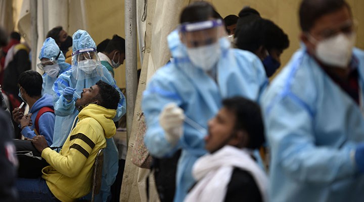 Virüsün yeni tipleri yayılıyor: Hindistan’da günlük vaka sayısı 200 binin üzerinde!