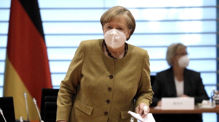 Almanya Başbakanı Angela Merkel AstraZeneca aşısı yaptırdı