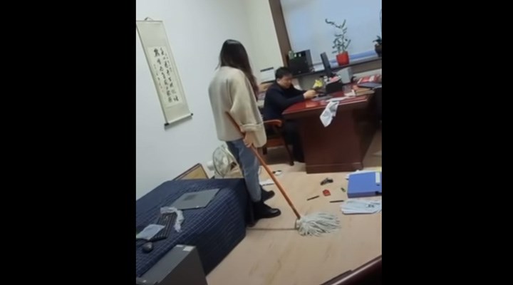 Patronunu paspasla döven kadının videosu, YouTube’da sansasyon yarattı