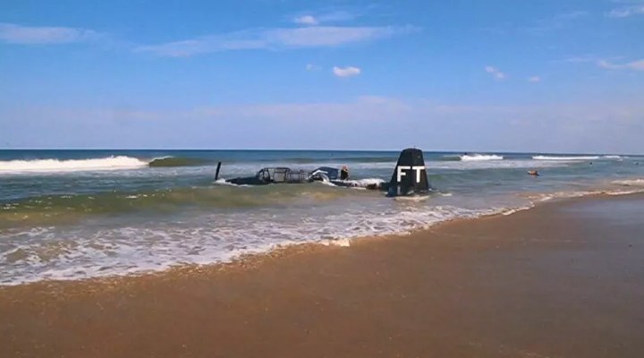 ABD'de 2. Dünya Savaşı'ndan kalma gösteri uçağı, denize acil iniş yaptı