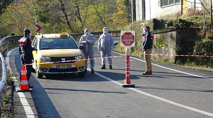 Koronavirüse yakalanan iki kadın cenazeye katıldı: 25 kişi karantinada