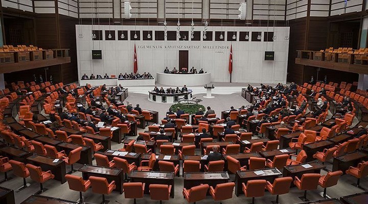 'Gri pasaportla insan kaçakçılığı araştırılsın' önergesi AKP ve MHP'nin oylarıyla reddedildi!