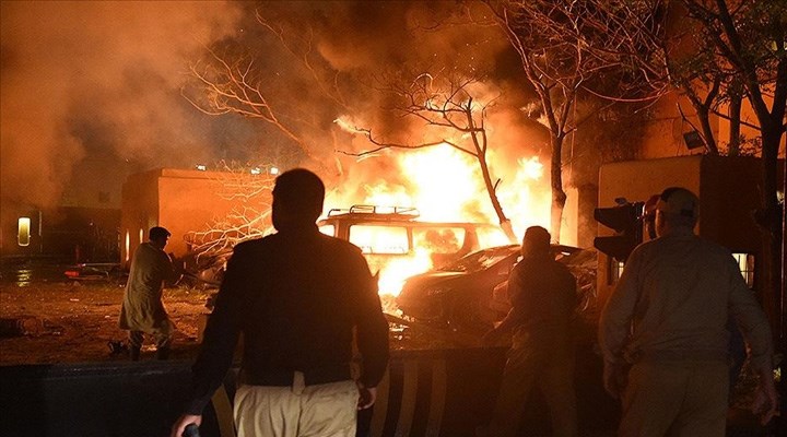 Pakistan'da otel otoparkında patlama: 4 kişi öldü, 12 kişi yaralandı