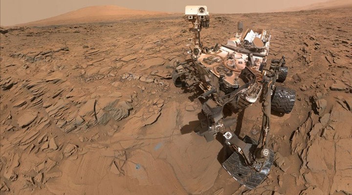 NASA'nın Mars'a indirdiği Ingenuity ilk fotoğrafını gönderdi