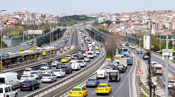 İstanbul'da "tam kapanma" öncesi trafikte yoğunluk arttı