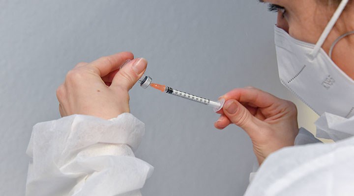BioNTech aşısında randevuların ertelenmesine tepki büyük: "Aşı olunabileceğinin garantisi var mı?"